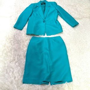 Dana Buchman 2 peixe Blazer and Skirt Suit